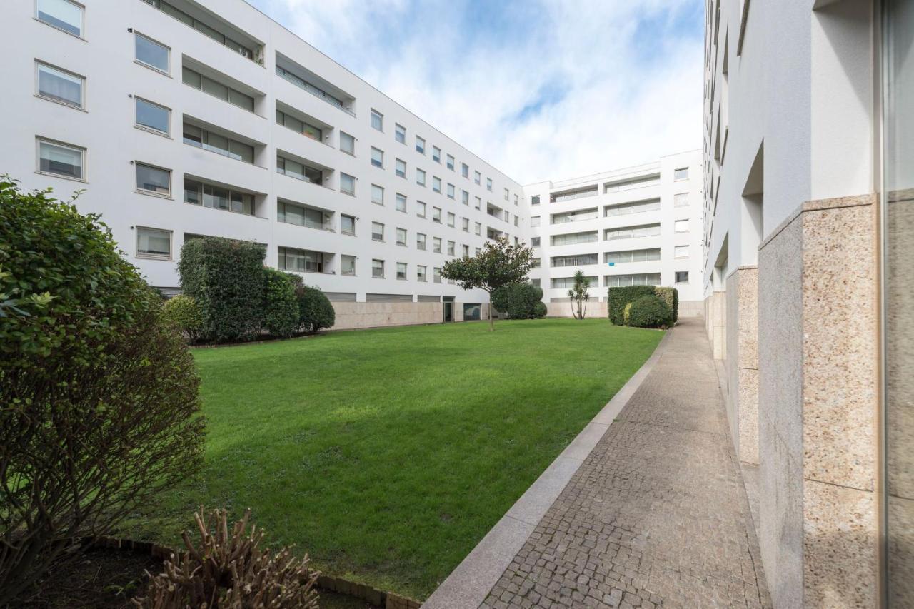 Lovelystay - Oporto Beach Apartment With 2 Free Parking Spots Matosinhos  Esterno foto