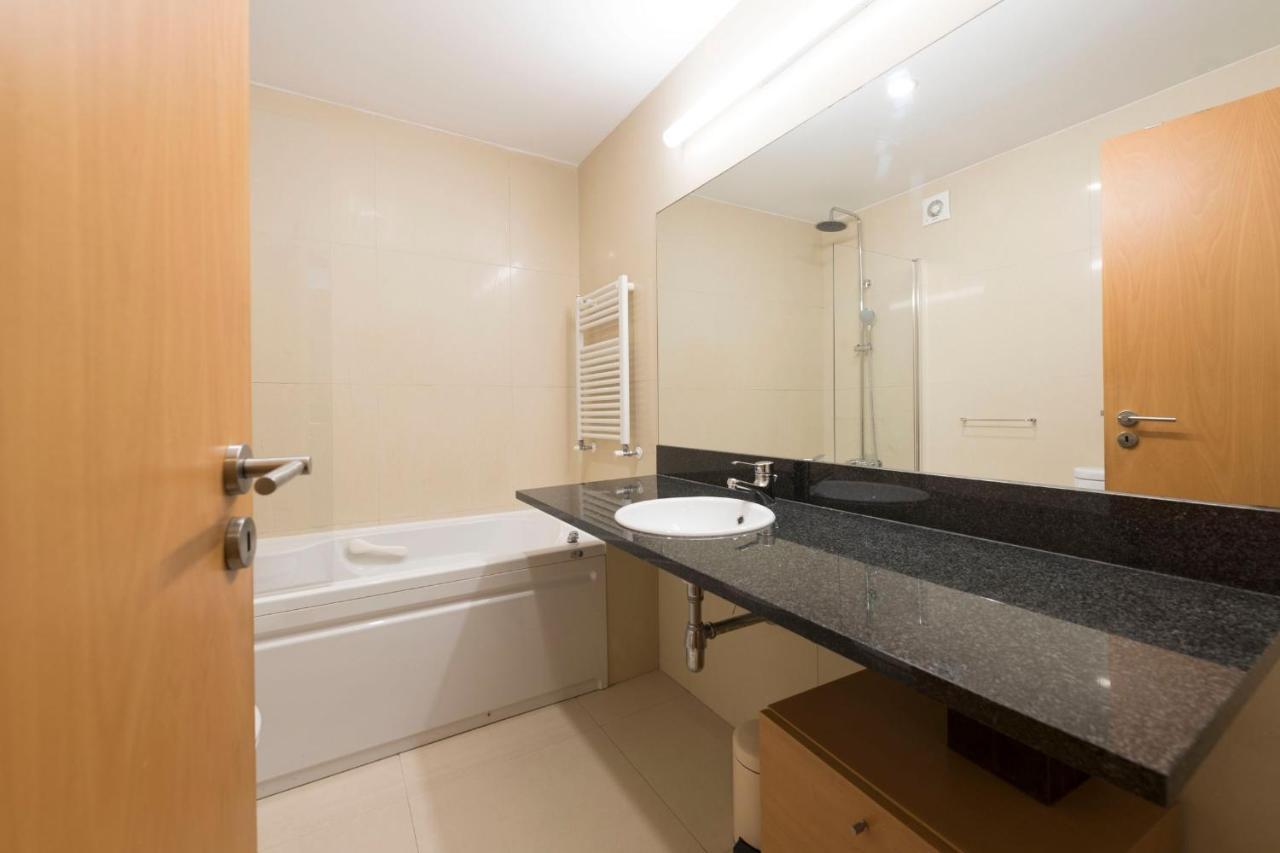 Lovelystay - Oporto Beach Apartment With 2 Free Parking Spots Matosinhos  Esterno foto